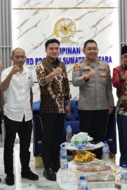 Jalin Sinergitas, Kapolres Langkat Silatruahmi dengan Ricky Anthony