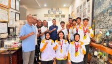 Atlet Taekwondo asal Sumatera Utara usai diberi wejangan oleh Ketua Penasehat Pengprov TI Sumut H Musa Rajekshah sebelum diberangkatkan ke Jakarta.