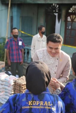 Rumah Sunardi dan Misno Terbakar, Ricky Anthony Hadir Bawa Bantuan